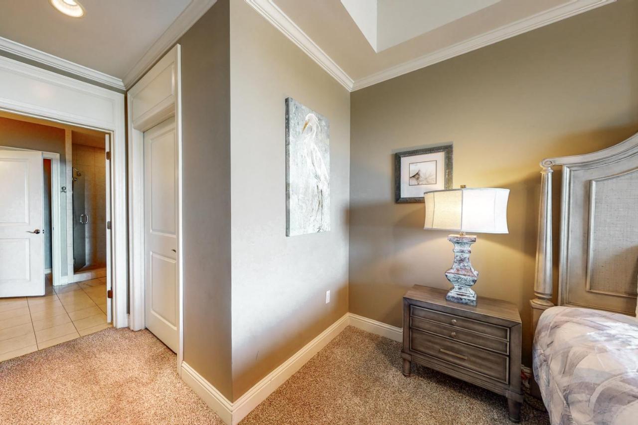 The Wharf 805 Apartment *